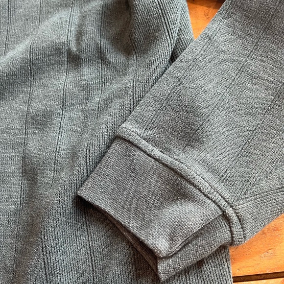 (573) MENS COLUMBIA SWEATER - Picture 5 of 6